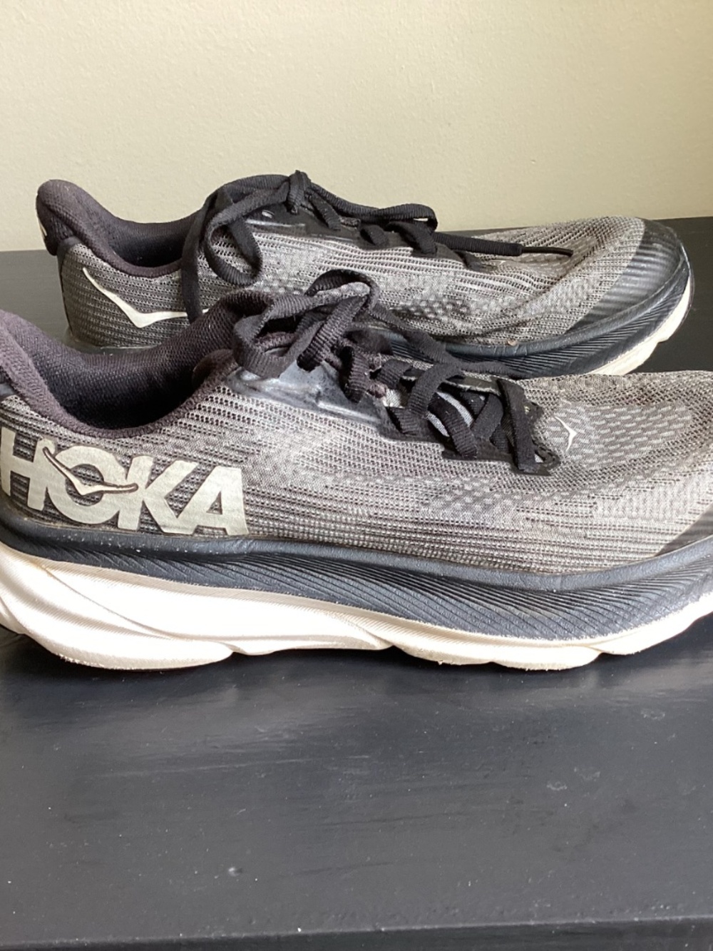 Youth / Ladies Unisex HOKA CLIFTON 9 Black n White Athletic Shoes Size US 4MD - Picture 5 of 8